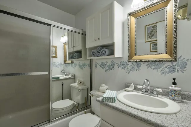 $829,900 | 4 East Hill Drive, Smithtown, NY 11787