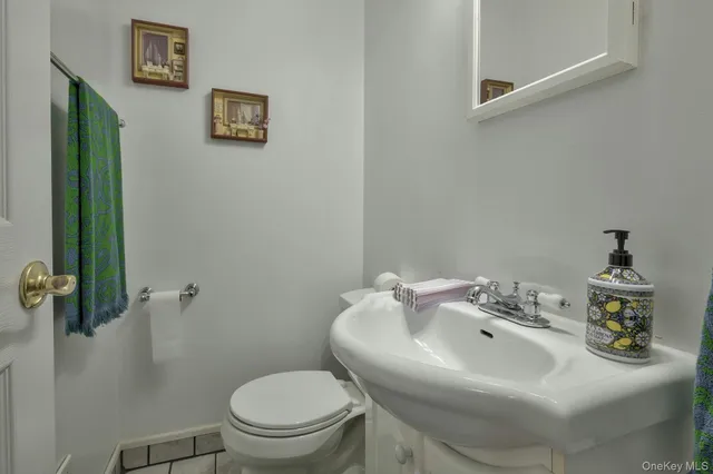 $829,900 | 4 East Hill Drive, Smithtown, NY 11787