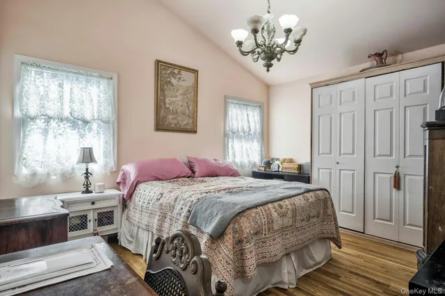 $829,900 | 4 East Hill Drive, Smithtown, NY 11787