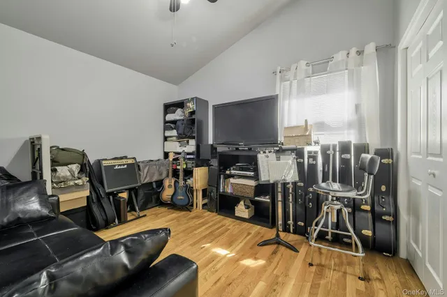 $829,900 | 4 East Hill Drive, Smithtown, NY 11787