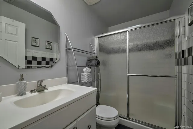 $829,900 | 4 East Hill Drive, Smithtown, NY 11787