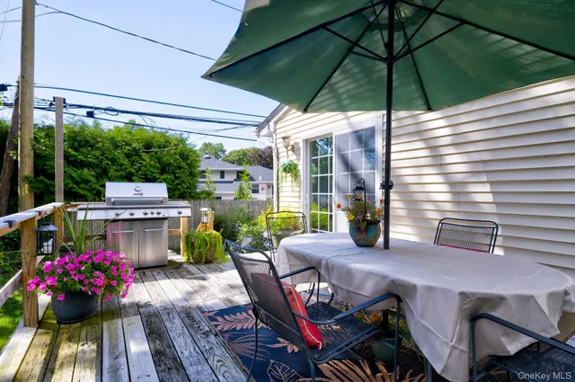 $829,900 | 4 East Hill Drive, Smithtown, NY 11787