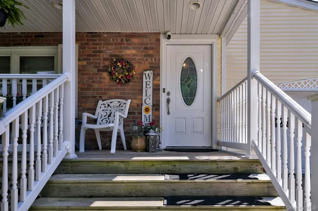 $829,900 | 4 East Hill Drive, Smithtown, NY 11787