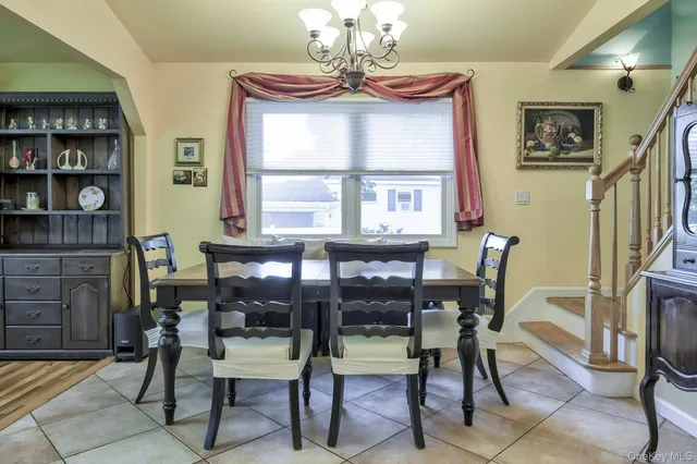 $829,900 | 4 East Hill Drive, Smithtown, NY 11787