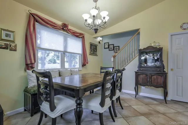 $829,900 | 4 East Hill Drive, Smithtown, NY 11787