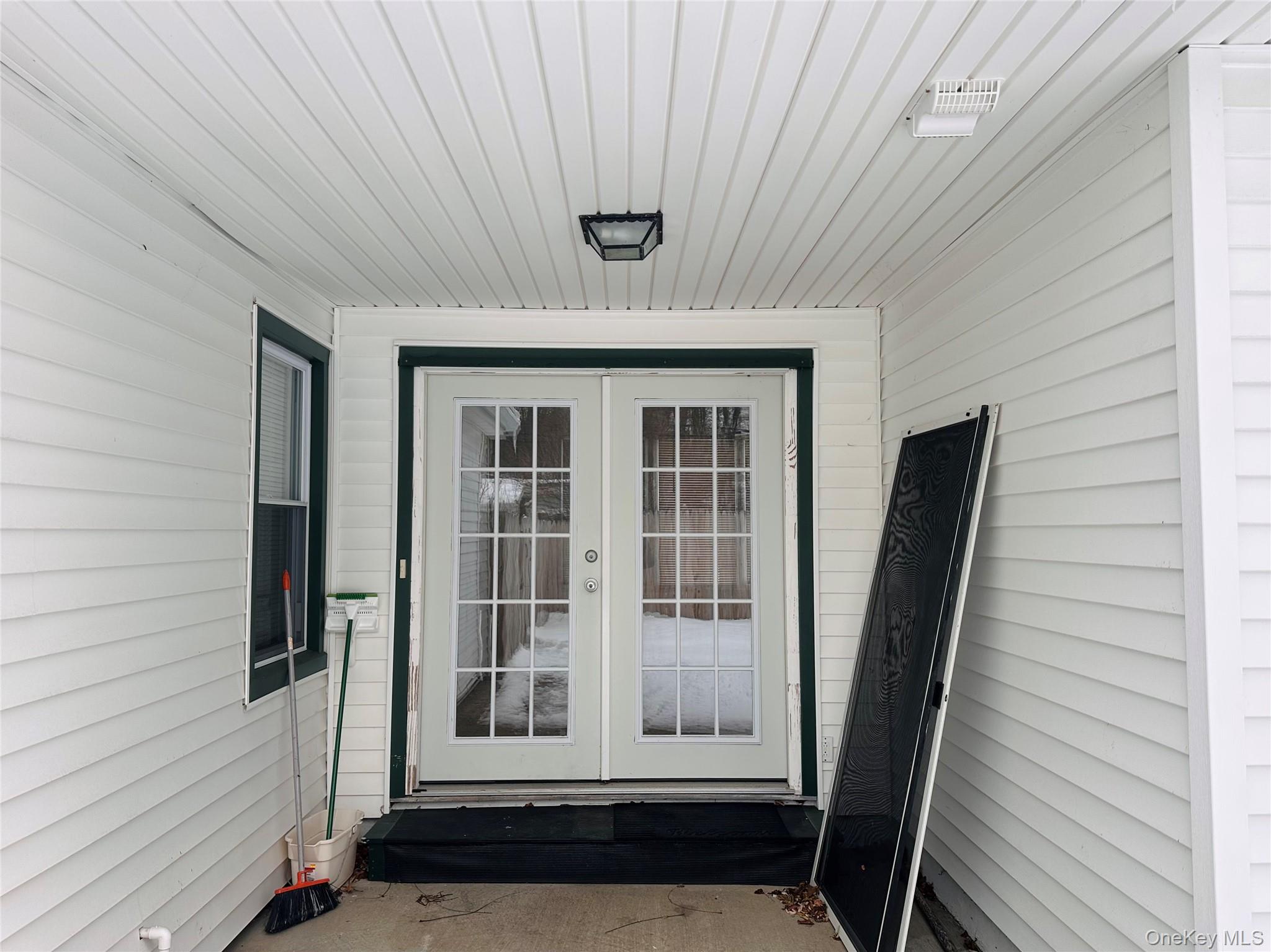 3191 Highway 9, Unit 1 Cold Spring, NY 10516 - Photo 3 of 11 Private, covered entry