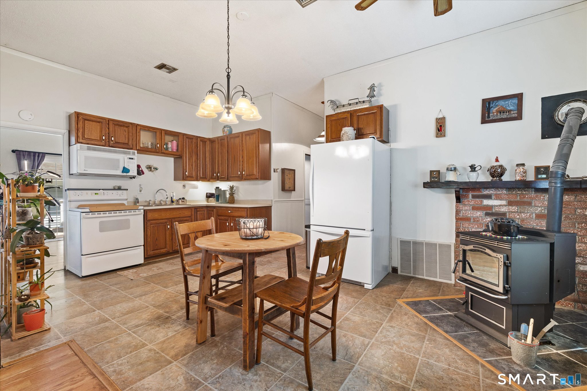 817 Thompson Road Thompson, CT 06277 - Photo 8 of 26