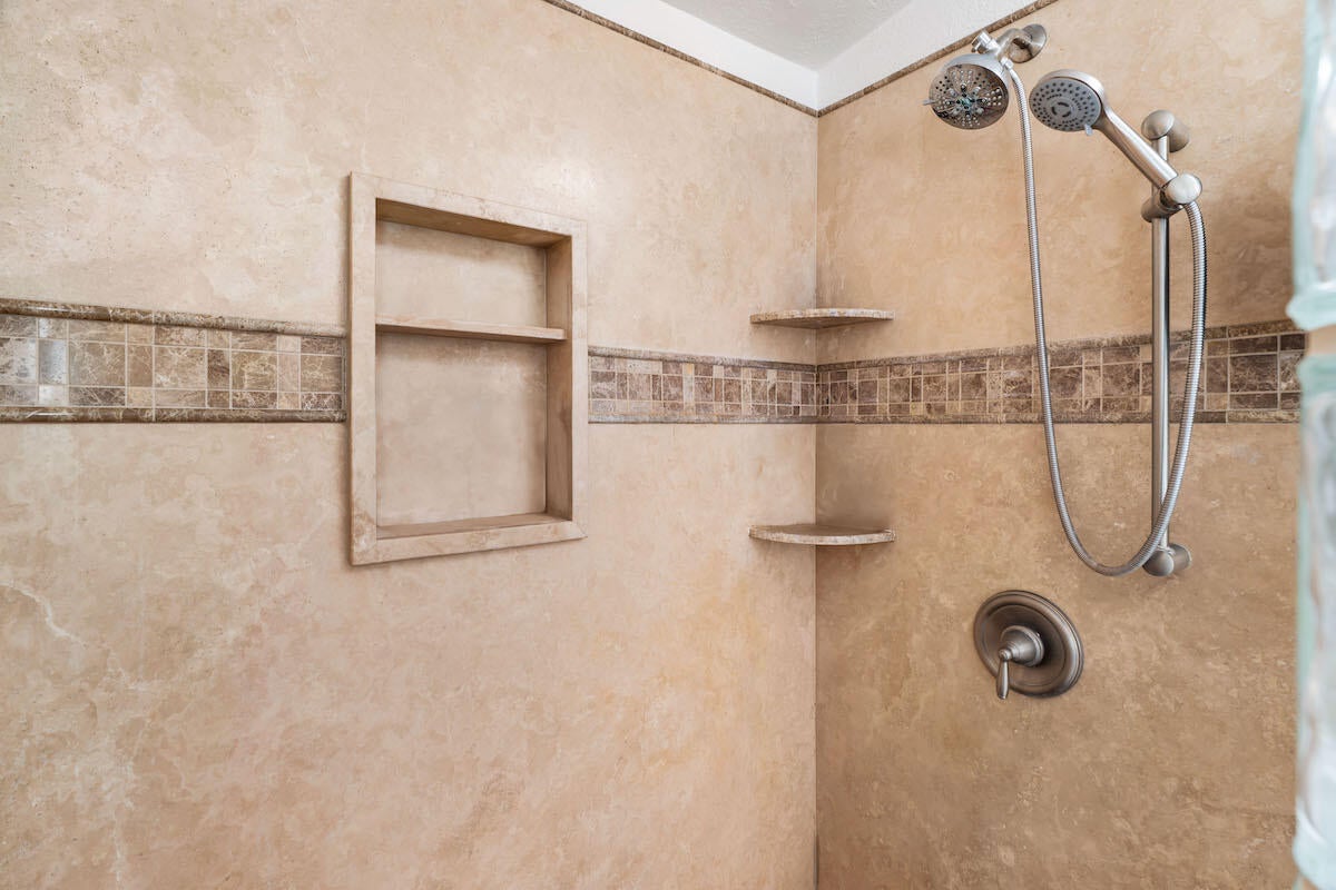 8242 Southwest Sand Ridge Road Terrebonne, OR 97760 - Photo 22 of 50 27-Bathroom