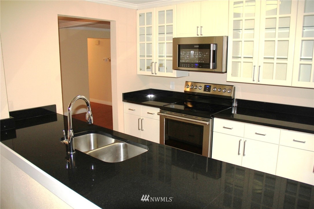 7615 201st Street Southwest Edmonds, WA 98026 - Photo 11 of 21 Gallery Image 11
