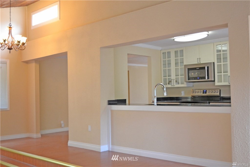 7615 201st Street Southwest Edmonds, WA 98026 - Photo 13 of 21 Gallery Image 13