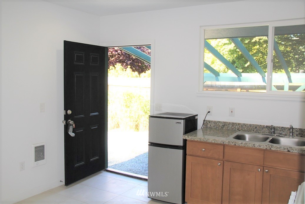 7615 201st Street Southwest Edmonds, WA 98026 - Photo 16 of 21 Gallery Image 16