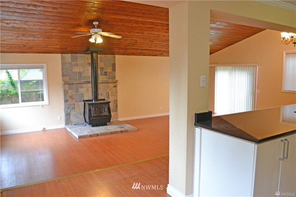 7615 201st Street Southwest Edmonds, WA 98026 - Photo 6 of 21 Gallery Image 6