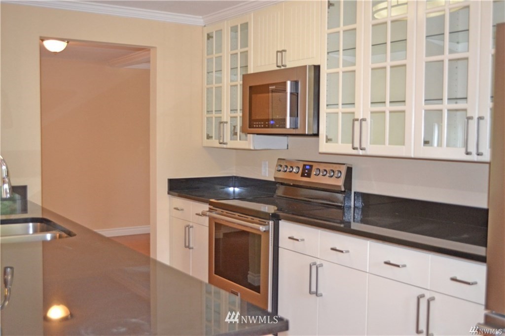 7615 201st Street Southwest Edmonds, WA 98026 - Photo 10 of 21 Gallery Image 10