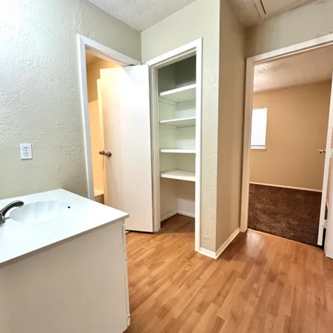 $1,300 | 9107 Boston Avenue, Lubbock, TX 79423