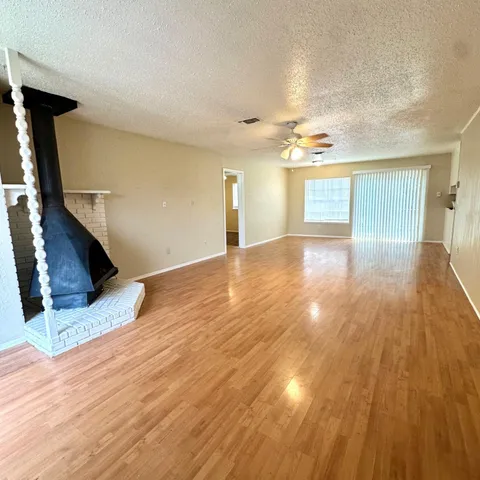 $1,300 | 9107 Boston Avenue, Lubbock, TX 79423