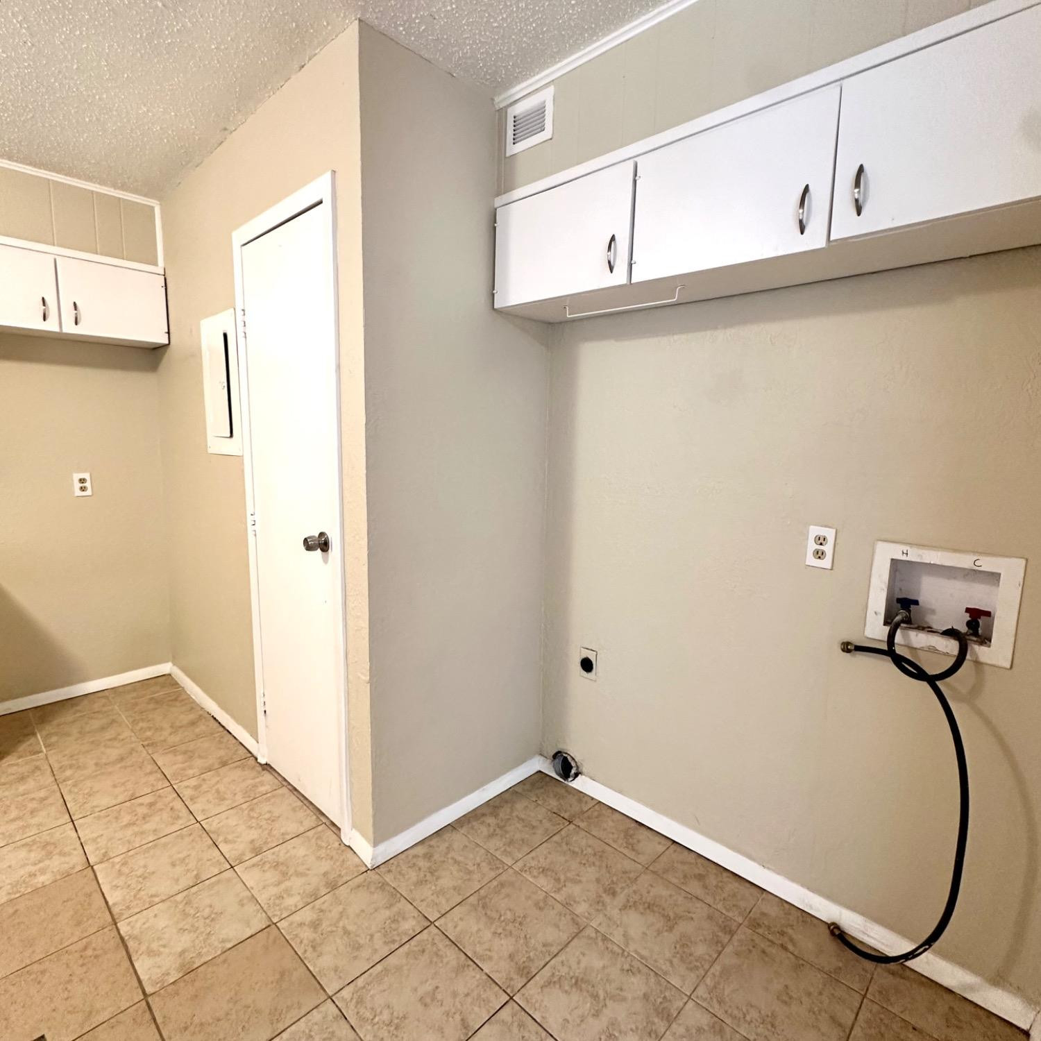 9107 Boston Avenue Lubbock, TX 79423 - Photo 6 of 14 a view of a livingroom with closet