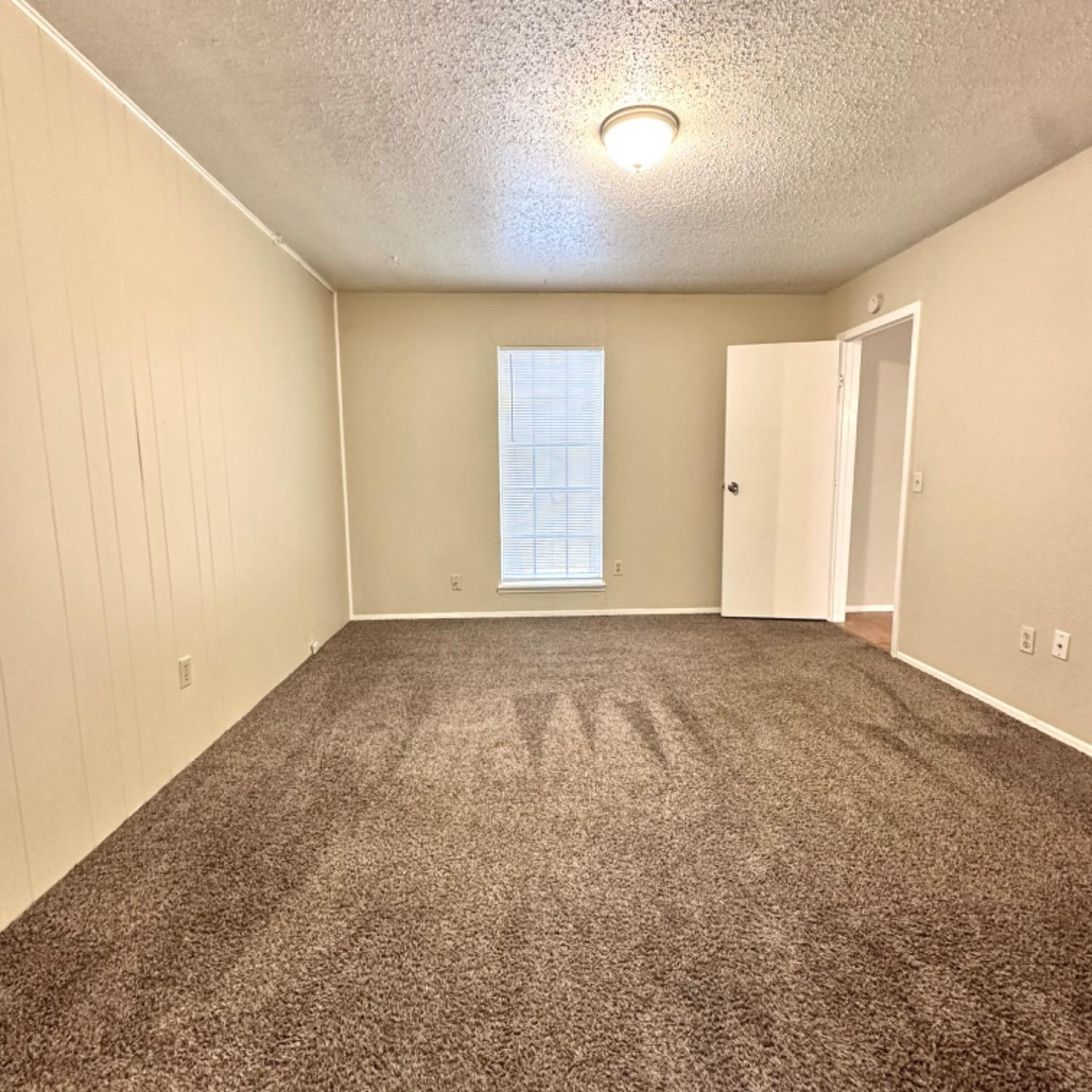 9107 Boston Avenue Lubbock, TX 79423 - Photo 10 of 14 an empty room with a natural light