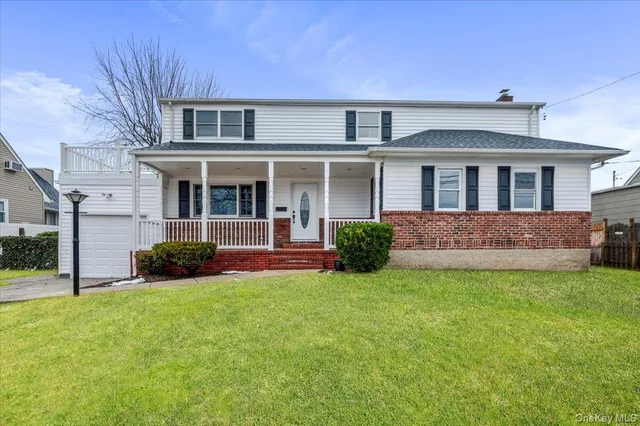 $799,000 | 571 Center Dyre Avenue, West Islip, NY 11795