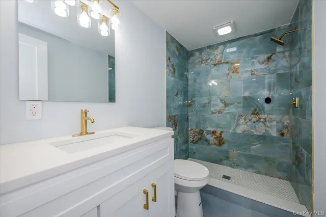 $799,000 | 571 Center Dyre Avenue, West Islip, NY 11795