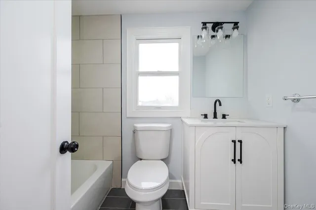 $799,000 | 571 Center Dyre Avenue, West Islip, NY 11795