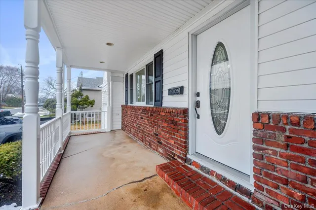 $799,000 | 571 Center Dyre Avenue, West Islip, NY 11795