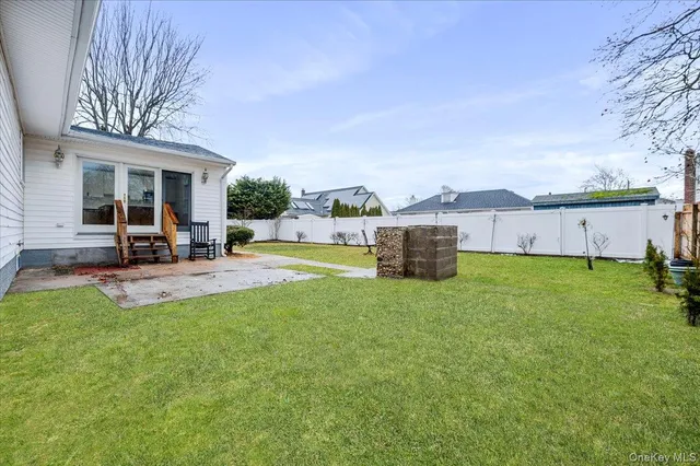 $799,000 | 571 Center Dyre Avenue, West Islip, NY 11795