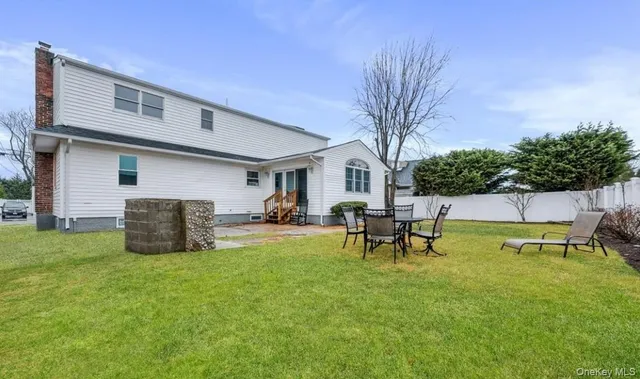 $799,000 | 571 Center Dyre Avenue, West Islip, NY 11795