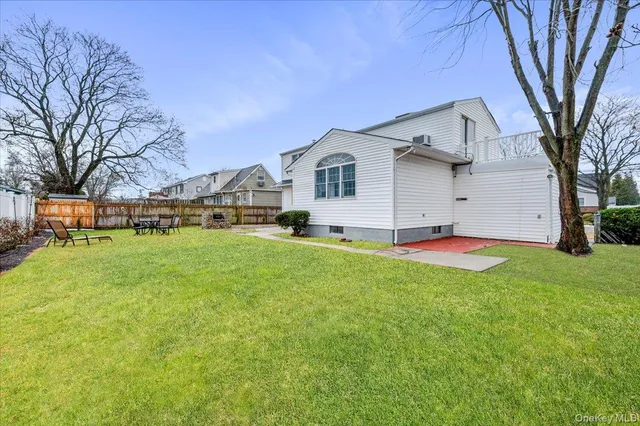 $799,000 | 571 Center Dyre Avenue, West Islip, NY 11795