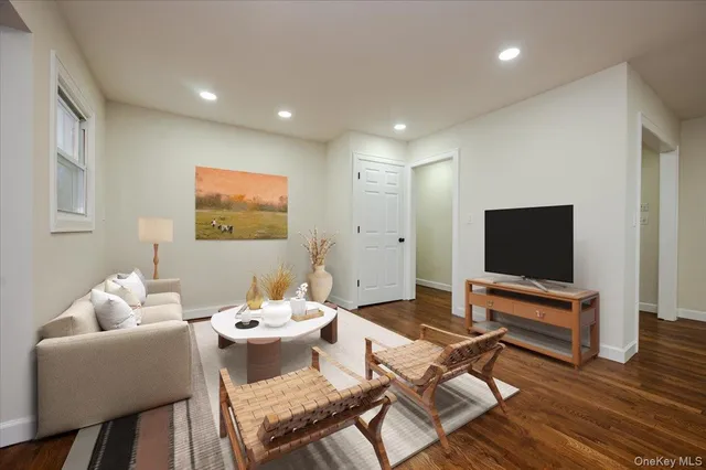 $799,000 | 571 Center Dyre Avenue, West Islip, NY 11795