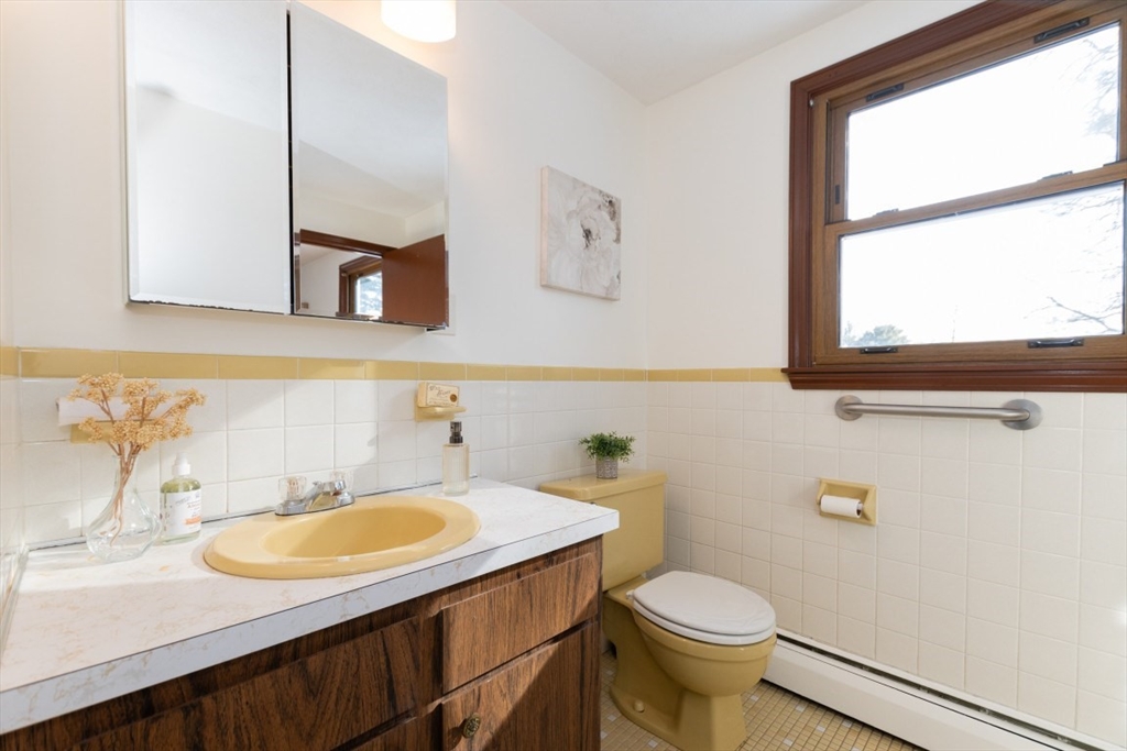 21 Meadowvale Road Burlington, MA 01803 - Photo 26 of 40