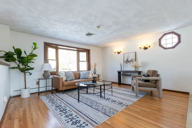 $799,900 | 21 Meadowvale Road, Burlington, MA 01803