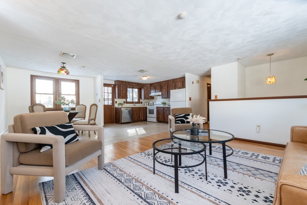 21 Meadowvale Road Burlington, MA 01803 - Photo 9 of 40