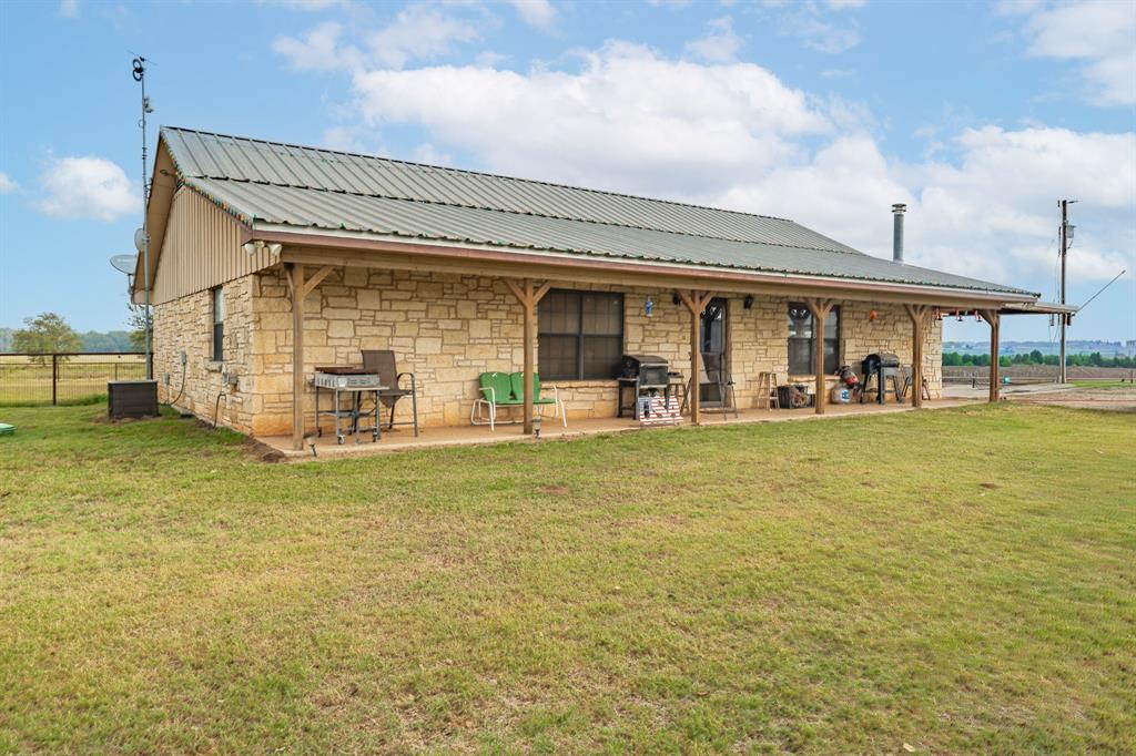 12194 Gholson Road Waco, TX 76705 - Photo 2 of 40