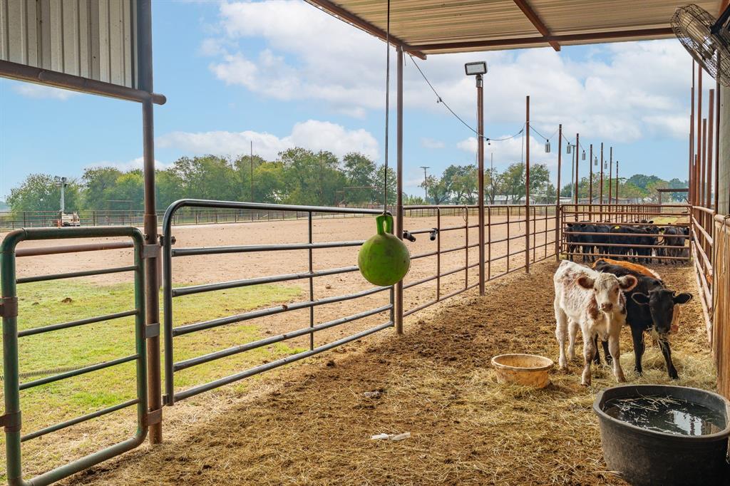 12194 Gholson Road Waco, TX 76705 - Photo 8 of 40