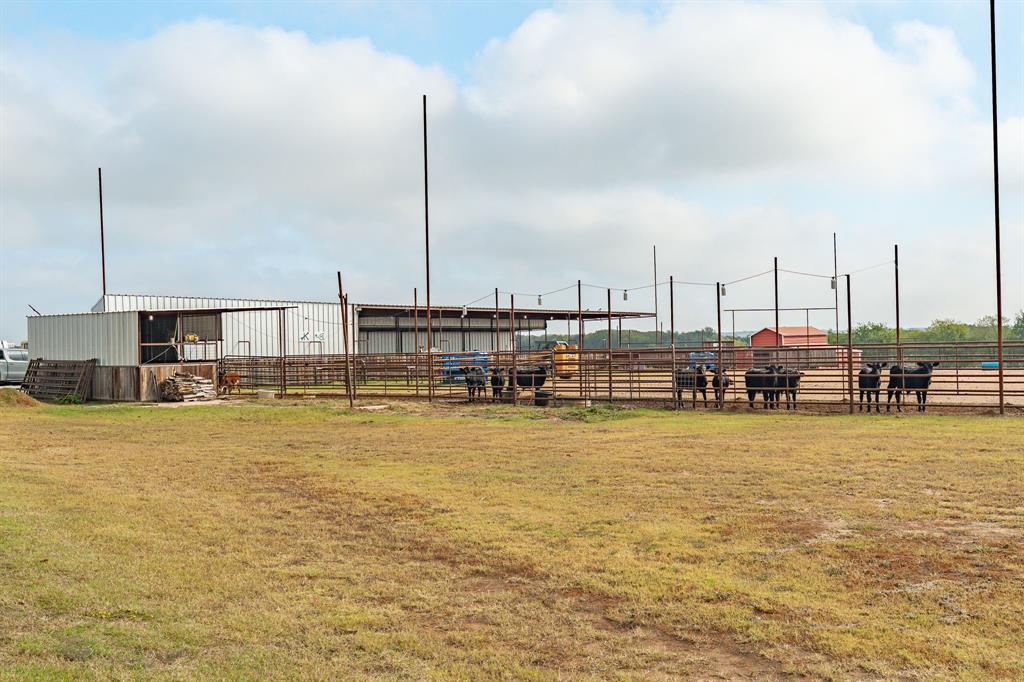 12194 Gholson Road Waco, TX 76705 - Photo 9 of 40