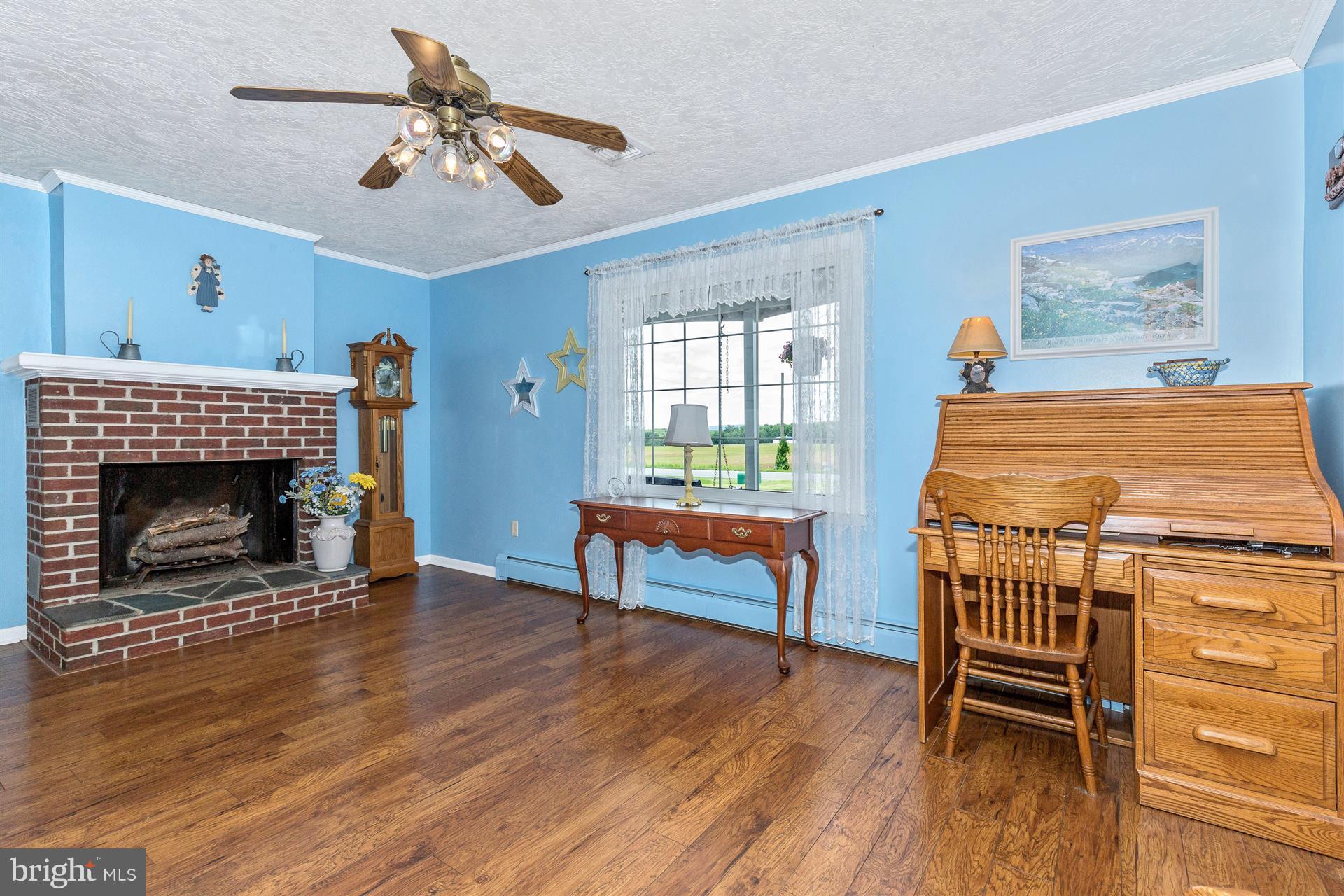 4691 Eagle Scout Road Dover, PA 17315 - Photo 5 of 30 Living Room