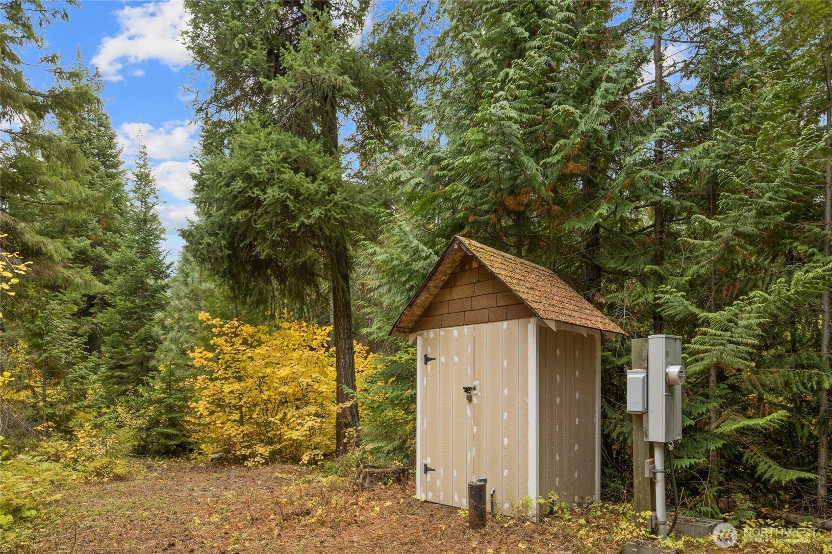 808 4517th Cle Elum, WA 98922 - Photo 8 of 28 a front view of a house with a yard
