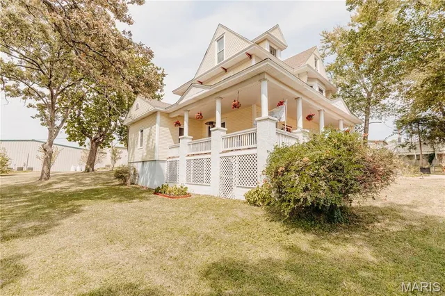 $305,000 | 104 West 3rd Street, Dixon, MO 65459