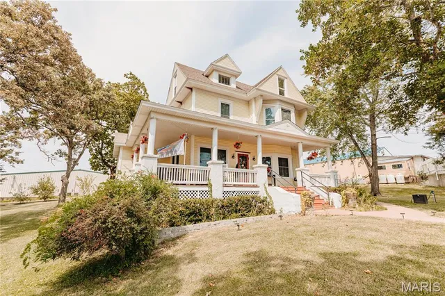 $305,000 | 104 West 3rd Street, Dixon, MO 65459