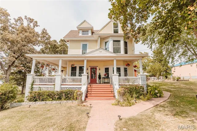 $305,000 | 104 West 3rd Street, Dixon, MO 65459