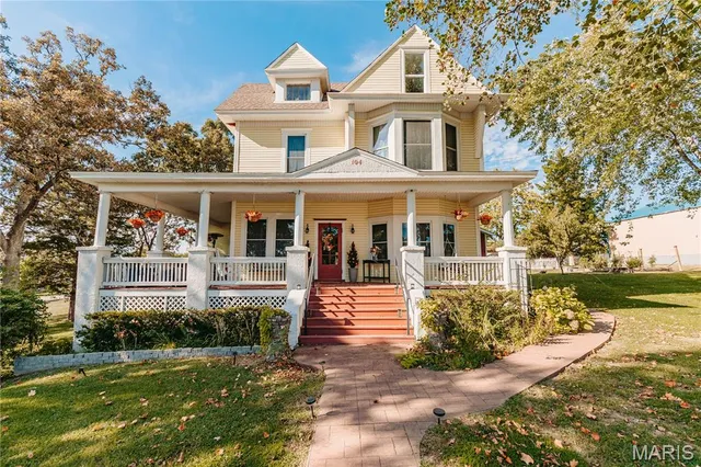 $305,000 | 104 West 3rd Street, Dixon, MO 65459