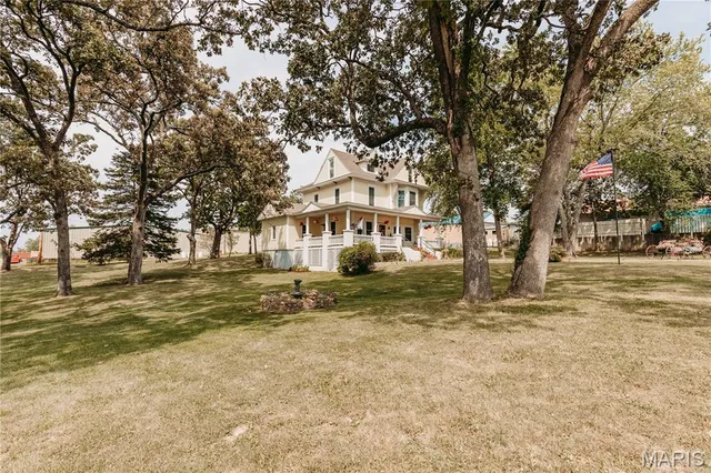 $305,000 | 104 West 3rd Street, Dixon, MO 65459