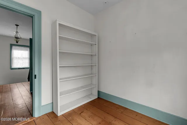 a big room with closet