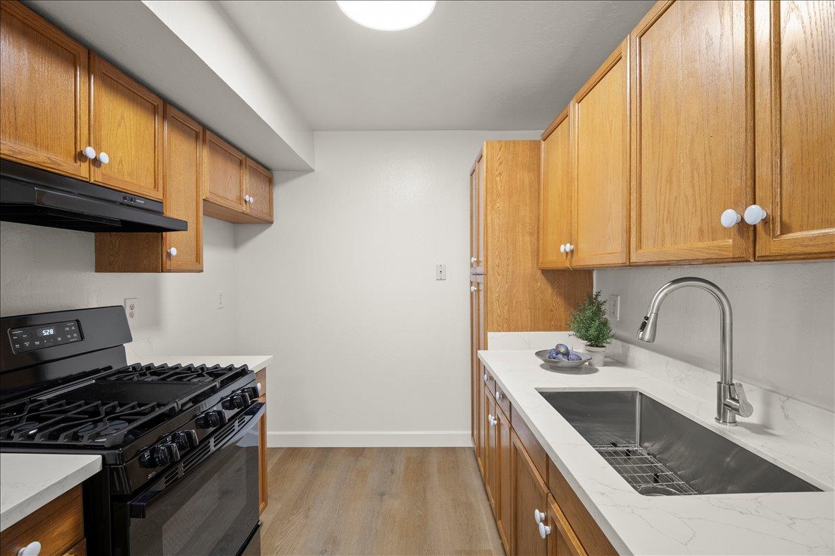 284 Rio Verde Place, Unit 3 Milpitas, CA 95035 - Photo 9 of 29 a kitchen with stainless steel appliances granite countertop a sink stove and refrigerator