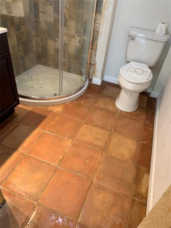 136 Kings Row Malakoff, TX 75148 - Photo 5 of 22 a white toilet sitting next to a bath tub and shower