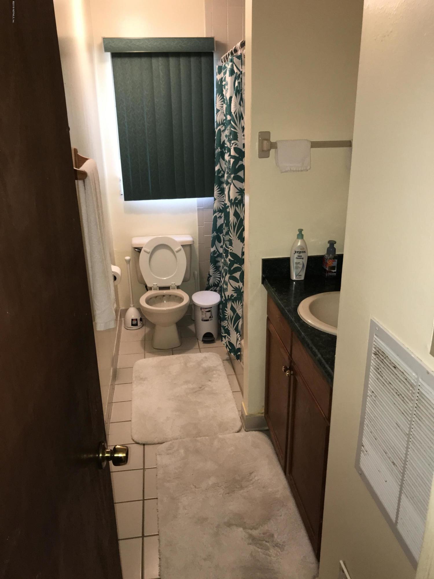 9270 Sibbald Road Jacksonville, FL 32208 - Photo 9 of 12 Bathroom