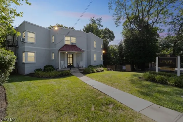 $1,749 | 819 Bloomfield Avenue, Unit 10, Montclair, NJ 07042