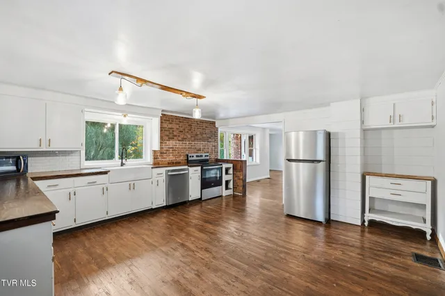 $269,000 | 4849 Sinking Creek Highway, Dungannon, VA 24245