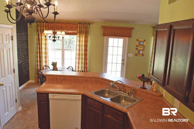110 Destrehan Road Fairhope, AL 36532 - Photo 9 of 24 Kitchen/Breakfast