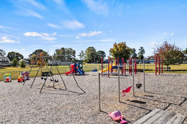 $2,100 | 14 High Street, East Lyme, CT 06357